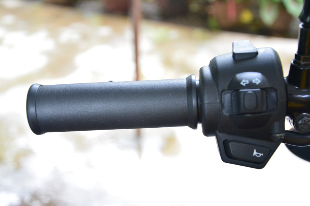 Grip Quality. Plain Hard rubber grip. Sores your hands.